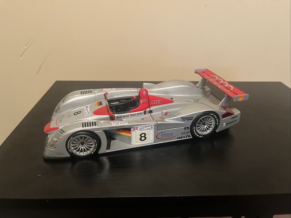 Audi R8 le Mans-Sieger 2000 Team Joest #8 Maisto 1:18 Scale Collectible Car